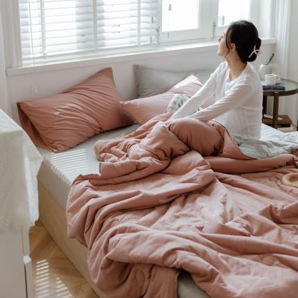 91家纺网 家纺一手货源 找家纺 寐眠 2021新款纯色条纹针织棉夏被 藕粉拼麻灰