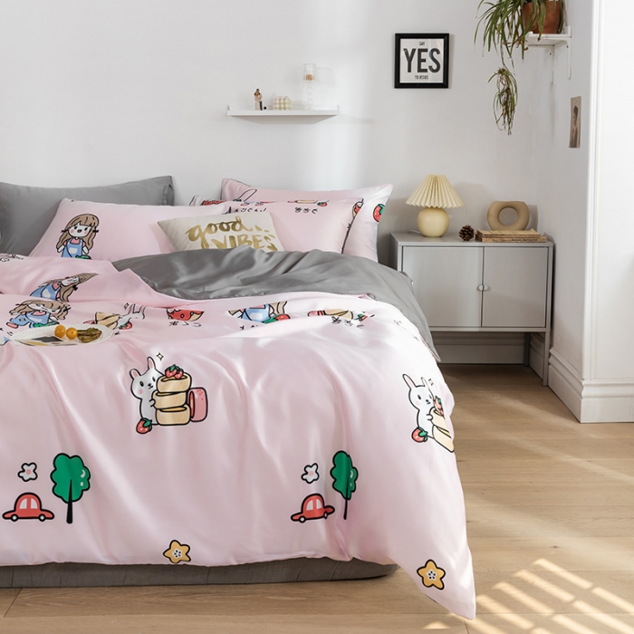 91家纺网 家纺一手货源 找家纺 琪格格纺织 2022新款水洗真丝印花四件套 草莓女孩