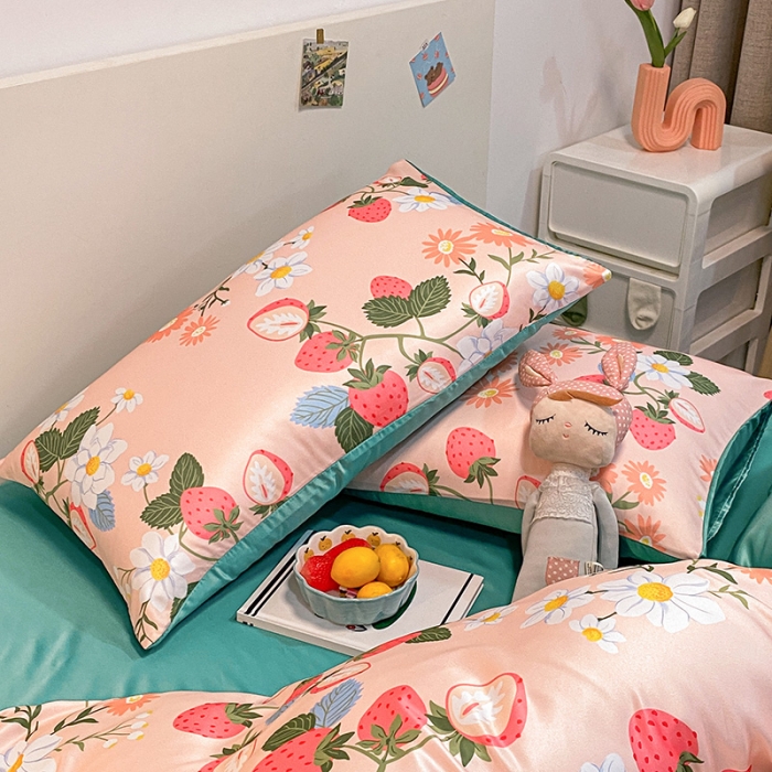 91家纺网 家纺一手货源 找家纺 琪格格纺织 2022新款水洗真丝印花四件套 草莓花园