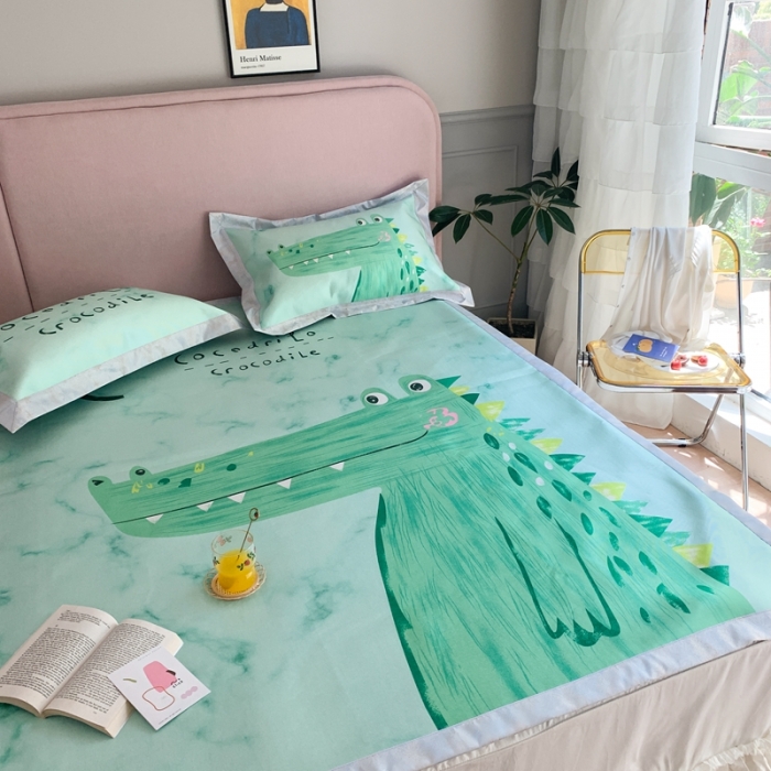 91家纺网 家纺一手货源 找家纺 时年家纺 2021新款卡通水洗冰露丝养生凉席 鳄鱼君