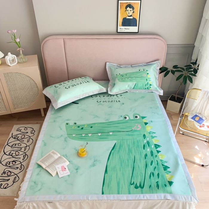 91家纺网 家纺一手货源 找家纺 时年家纺 2021新款卡通水洗冰露丝养生凉席 鳄鱼君