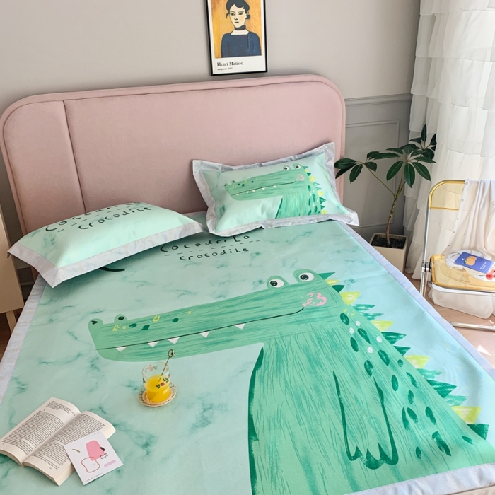 91家纺网 家纺一手货源 找家纺 时年家纺 2021新款卡通水洗冰露丝养生凉席 鳄鱼君