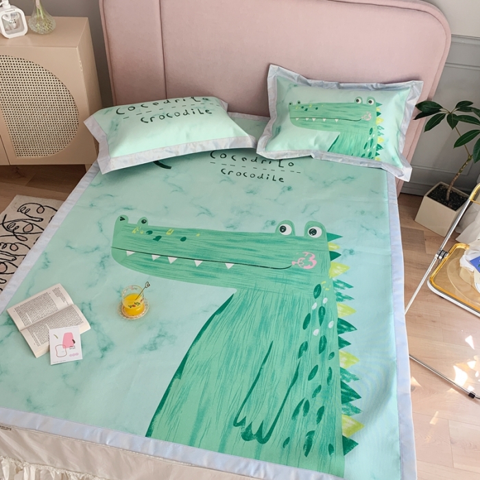 91家纺网 家纺一手货源 找家纺 时年家纺 2021新款卡通水洗冰露丝养生凉席 鳄鱼君