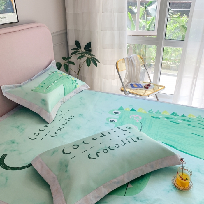 91家纺网 家纺一手货源 找家纺 时年家纺 2021新款卡通水洗冰露丝养生凉席 鳄鱼君