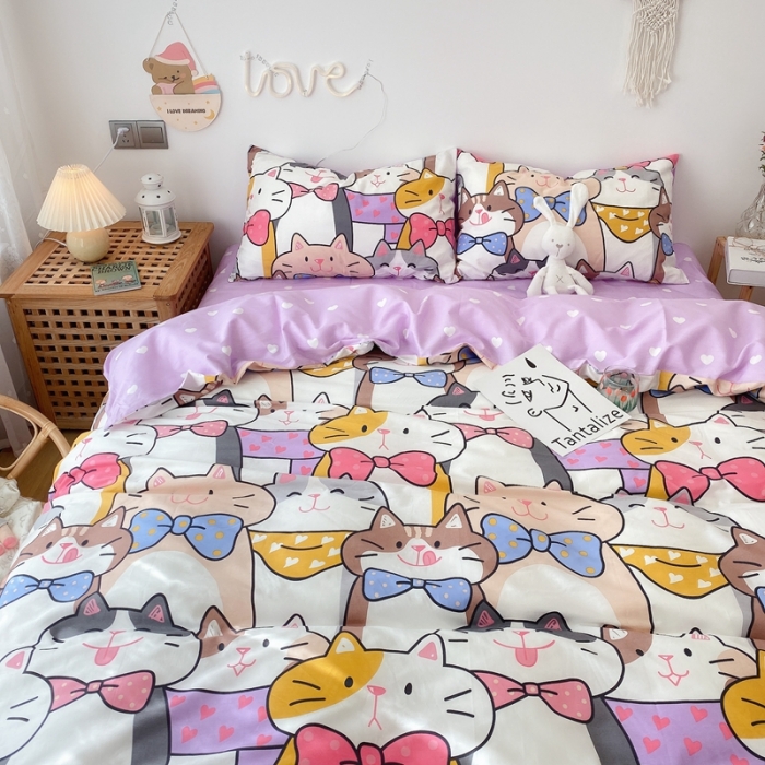 91家纺网 家纺一手货源 找家纺 2022年新款卡通系列全棉印花四件套实拍图直播爆款 喵喵聚会