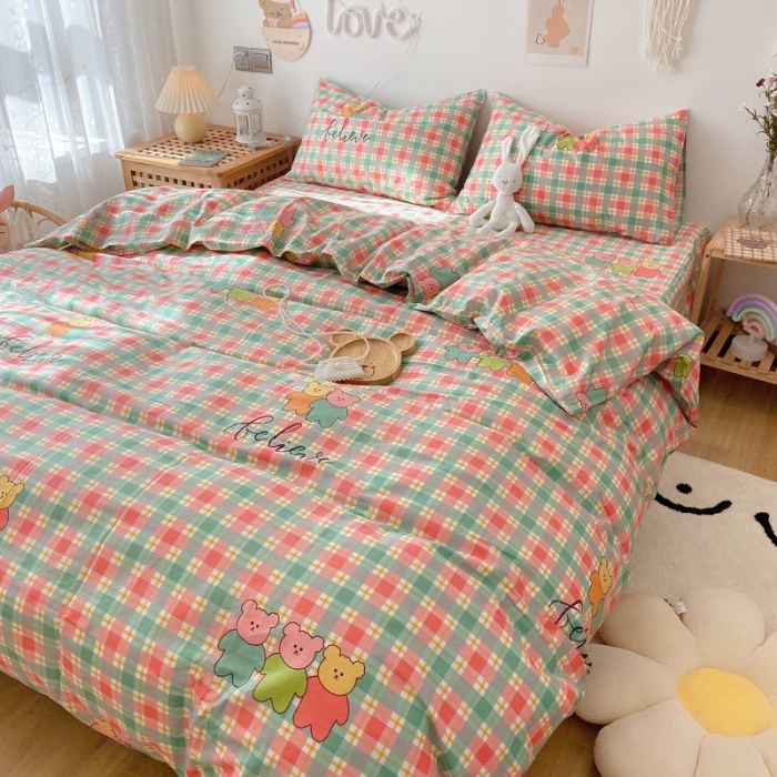 91家纺网 家纺一手货源 找家纺 2022年新款卡通系列全棉印花四件套实拍图直播爆款 小熊一家