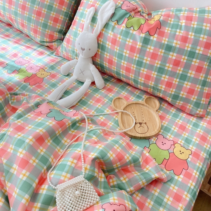 91家纺网 家纺一手货源 找家纺 2022年新款卡通系列全棉印花四件套实拍图直播爆款 小熊一家