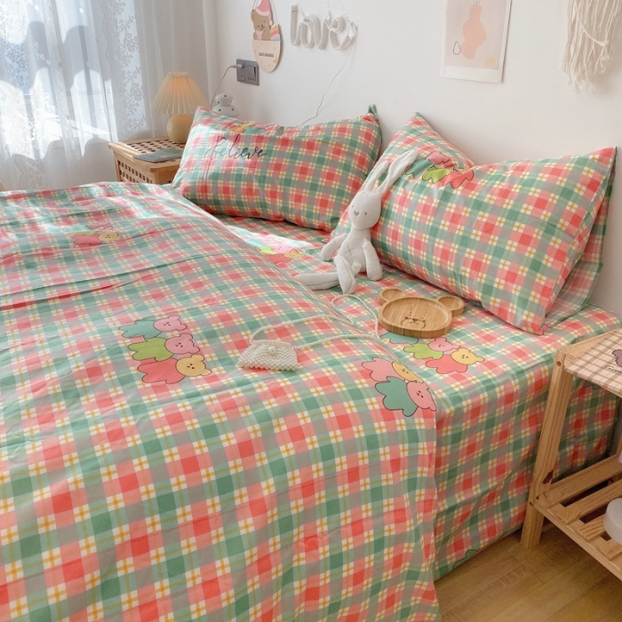 91家纺网 家纺一手货源 找家纺 2022年新款卡通系列全棉印花四件套实拍图直播爆款 小熊一家