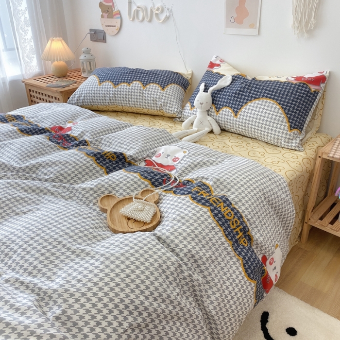 91家纺网 家纺一手货源 找家纺 2022年新款卡通系列全棉印花四件套实拍图直播爆款 熊珍珍