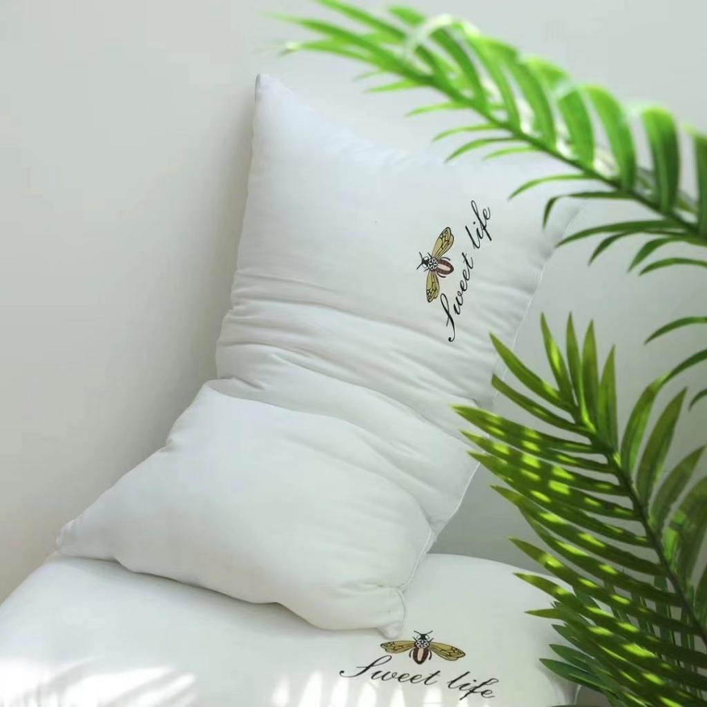 91家纺网 家纺一手货源 找家纺 2021新款小蜜蜂羽丝绒枕头 学生宿舍颈椎单边软枕芯