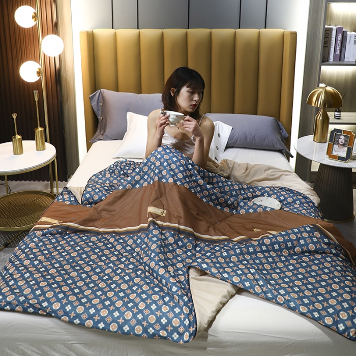 91家纺网 家纺一手货源 找家纺 薇玛仕2023新款凉感丝夏凉被空调被 苏安娜-绿