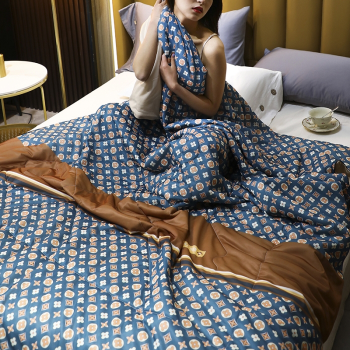 91家纺网 家纺一手货源 找家纺 薇玛仕2023新款凉感丝夏凉被空调被 苏安娜-绿