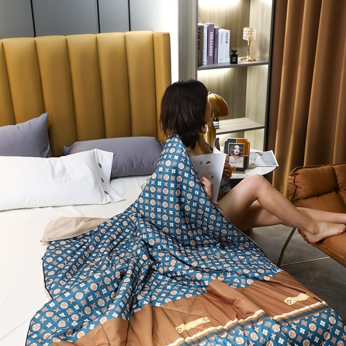 91家纺网 家纺一手货源 找家纺 薇玛仕2023新款凉感丝夏凉被空调被 苏安娜-绿