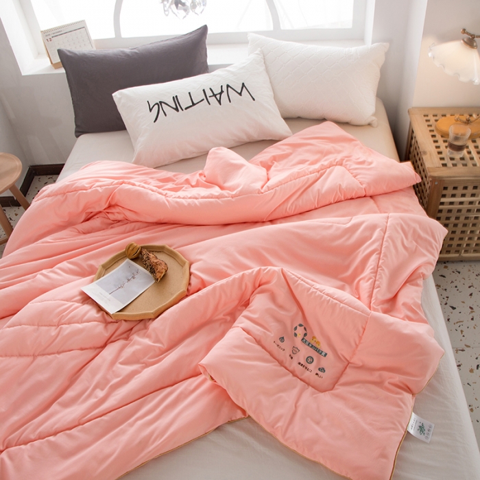 91家纺网 家纺一手货源 找家纺 薇玛仕2023新款贝柔棉烫花大豆夏被空调被 玉色