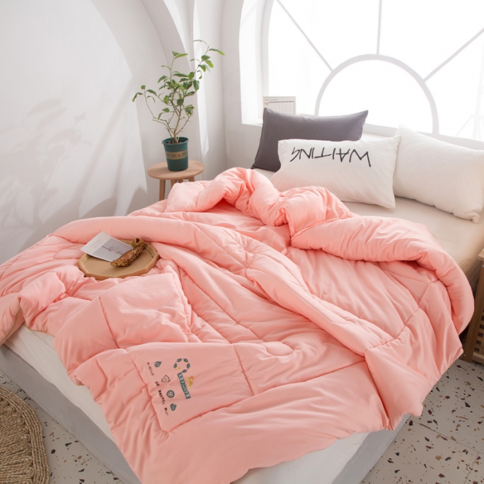 91家纺网 家纺一手货源 找家纺 薇玛仕2023新款贝柔棉烫花大豆夏被空调被 玉色