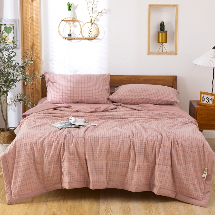 91家纺网 家纺一手货源 找家纺 天瑜家纺 2023新款全棉色织水洗棉夏被 豆沙小格