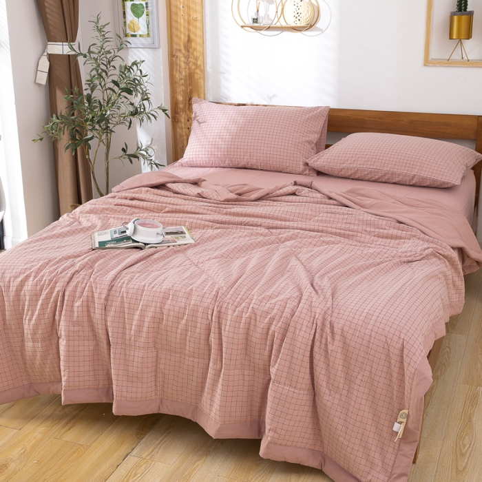 91家纺网 家纺一手货源 找家纺 天瑜家纺 2023新款全棉色织水洗棉夏被 豆沙小格