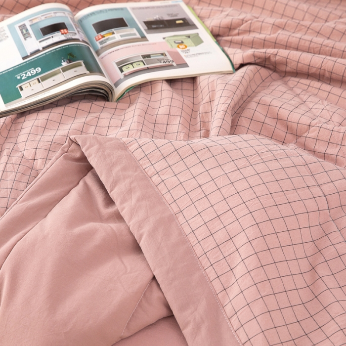 91家纺网 家纺一手货源 找家纺 天瑜家纺 2023新款全棉色织水洗棉夏被 豆沙小格