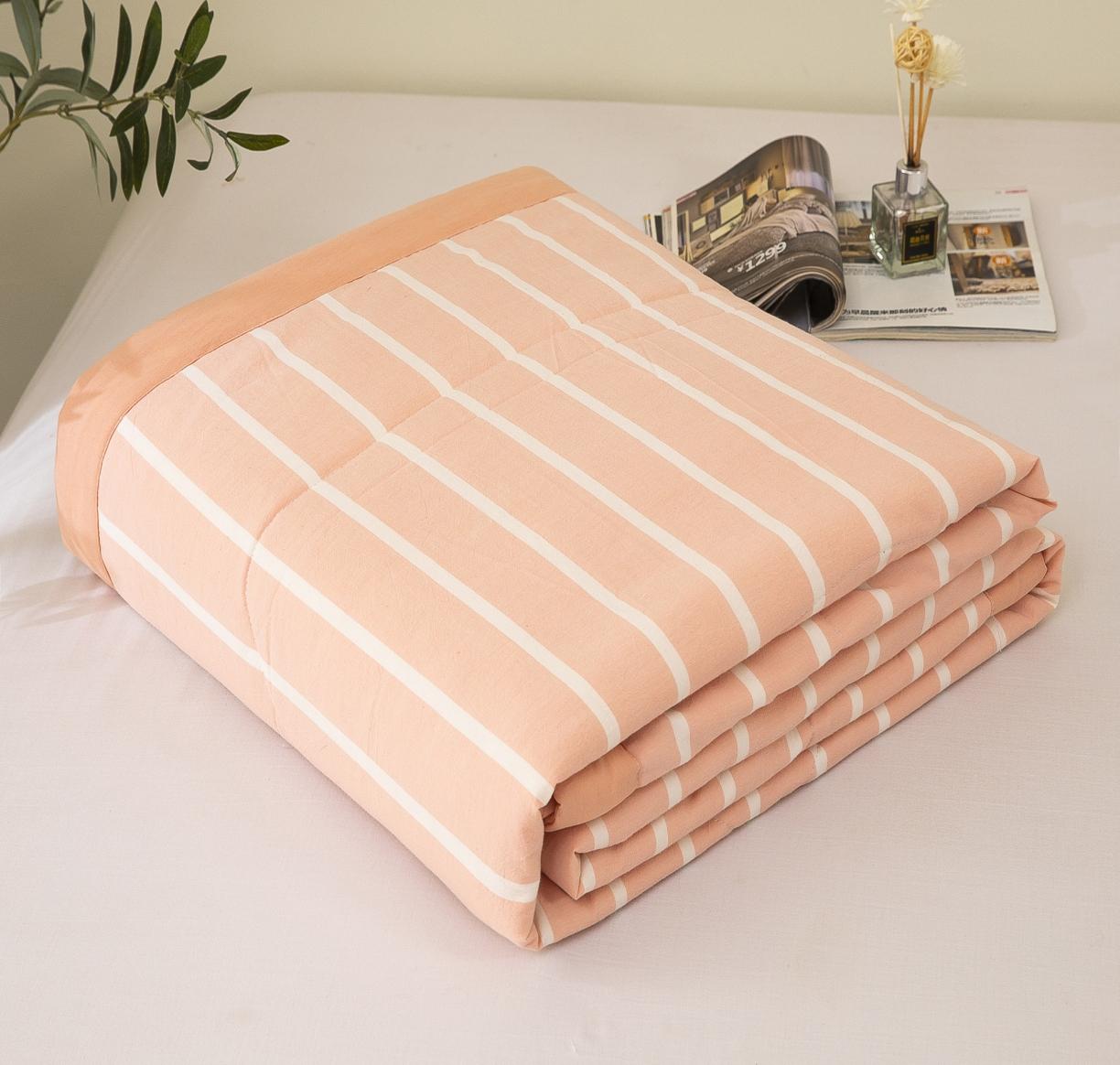 91家纺网 家纺一手货源 找家纺 天瑜家纺 2023新款全棉色织水洗棉夏被 粉宽条