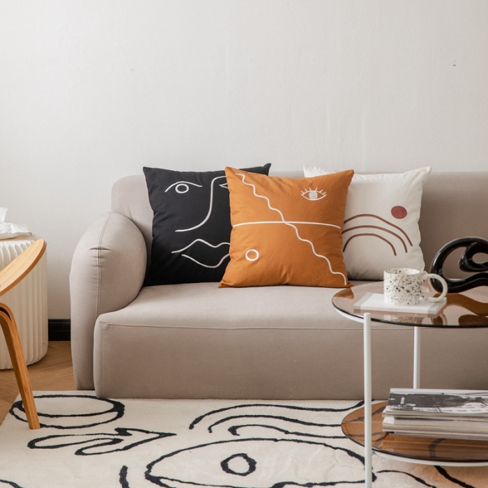 91家纺网 家纺一手货源 找家纺 （总）美茉 2021新款帆布刺绣抱枕----脸谱款