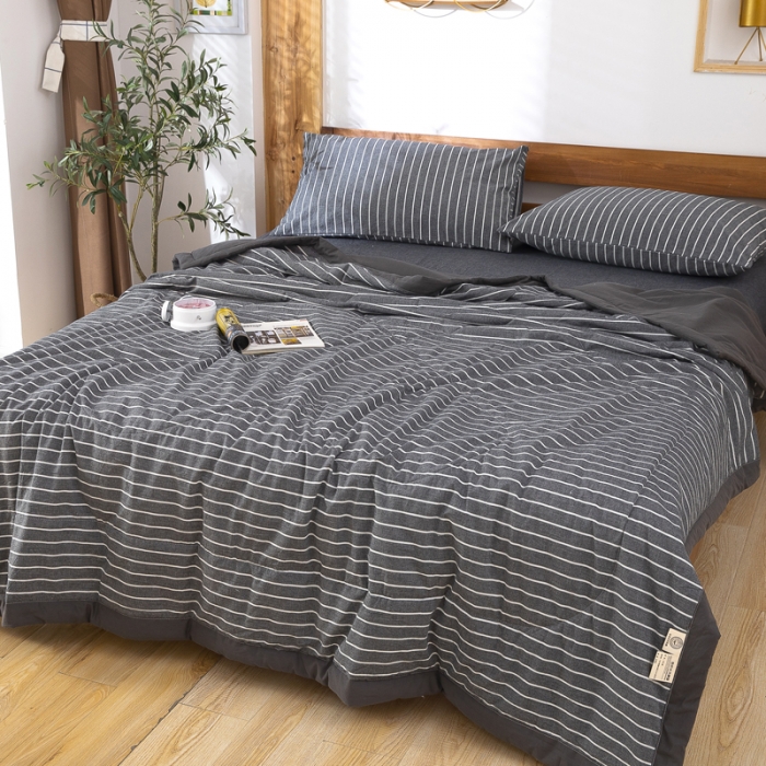 91家纺网 家纺一手货源 找家纺 天瑜家纺 2023新款全棉色织水洗棉夏被 深灰细条