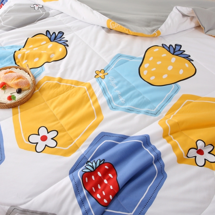 91家纺网 家纺一手货源 找家纺 畅销被业2024新款水洗棉夏被夏凉被 几何草莓