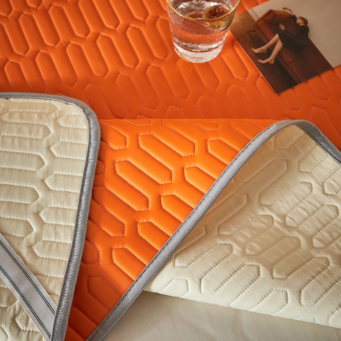 91家纺网 家纺一手货源 找家纺 凡客家居2021春夏凉感丝纯色乳胶凉席 哈伦（爱玛橙）