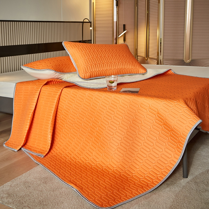 91家纺网 家纺一手货源 找家纺 凡客家居2021春夏凉感丝纯色乳胶凉席 哈伦（爱玛橙）