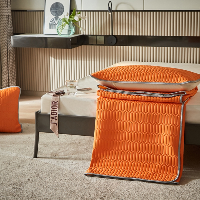 91家纺网 家纺一手货源 找家纺 凡客家居2021春夏凉感丝纯色乳胶凉席 哈伦（爱玛橙）