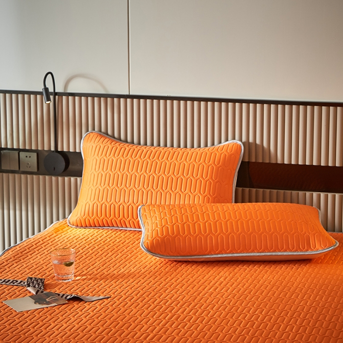 91家纺网 家纺一手货源 找家纺 凡客家居2021春夏凉感丝纯色乳胶凉席 哈伦（爱玛橙）