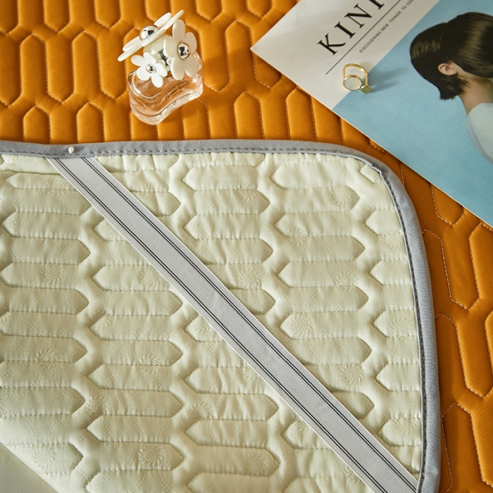 91家纺网 家纺一手货源 找家纺 凡客家居2021春夏凉感丝纯色乳胶凉席 哈伦（橙色）