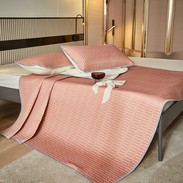 91家纺网 家纺一手货源 找家纺 凡客家居2021春夏凉感丝纯色乳胶凉席 哈伦（粉色）