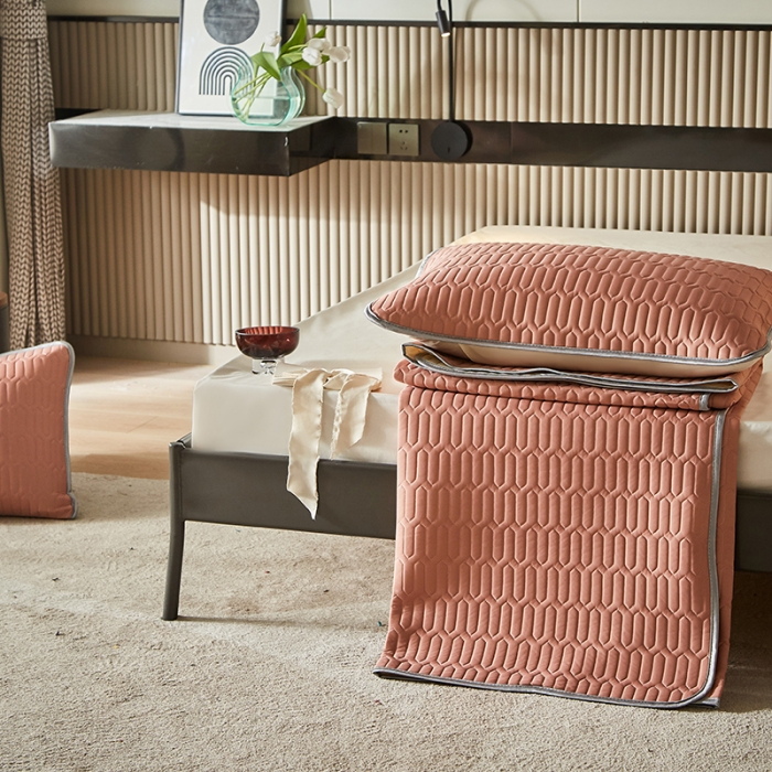 91家纺网 家纺一手货源 找家纺 凡客家居2021春夏凉感丝纯色乳胶凉席 哈伦（粉色）