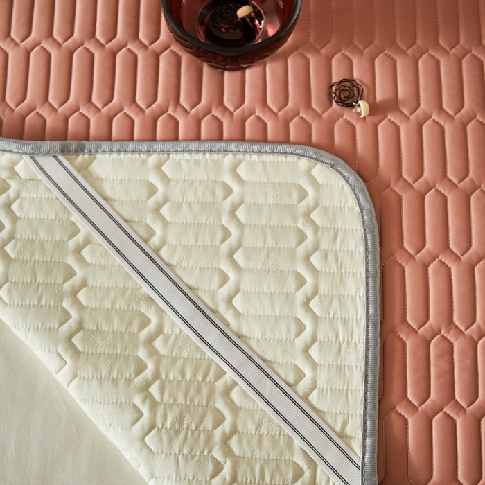 91家纺网 家纺一手货源 找家纺 凡客家居2021春夏凉感丝纯色乳胶凉席 哈伦（粉色）