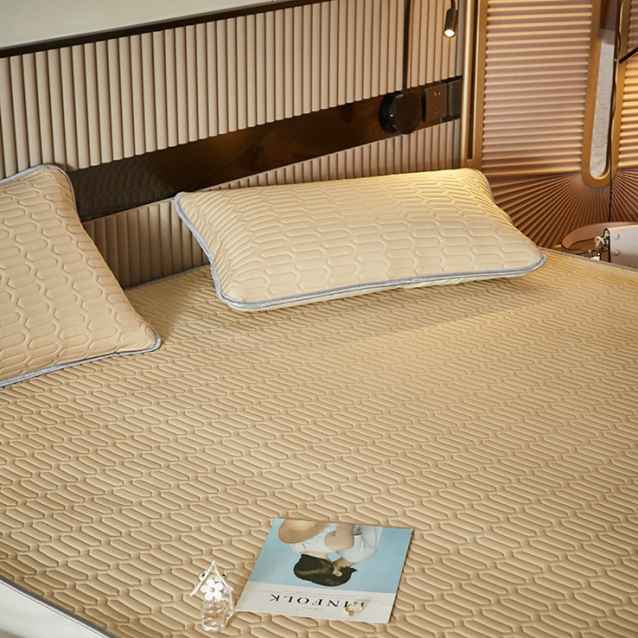 91家纺网 家纺一手货源 找家纺 凡客家居2021春夏凉感丝纯色乳胶凉席 哈伦（米色）