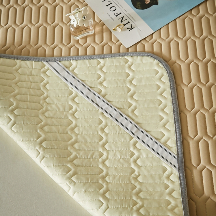 91家纺网 家纺一手货源 找家纺 凡客家居2021春夏凉感丝纯色乳胶凉席 哈伦（米色）