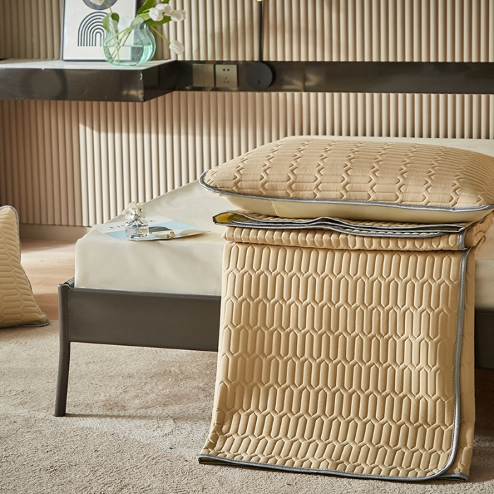 91家纺网 家纺一手货源 找家纺 凡客家居2021春夏凉感丝纯色乳胶凉席 哈伦（米色）