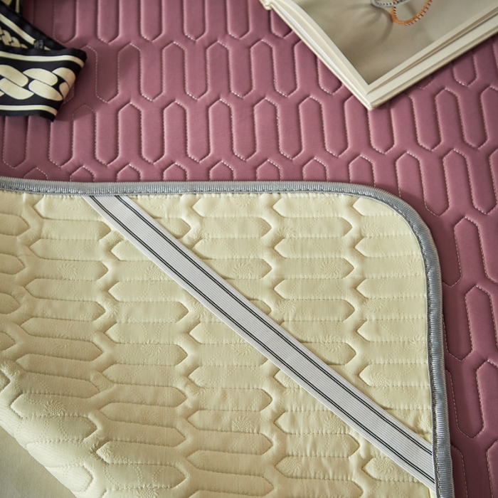 91家纺网 家纺一手货源 找家纺 凡客家居2021春夏凉感丝纯色乳胶凉席 哈伦（浅豆沙）