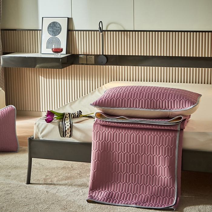 91家纺网 家纺一手货源 找家纺 凡客家居2021春夏凉感丝纯色乳胶凉席 哈伦（浅豆沙）