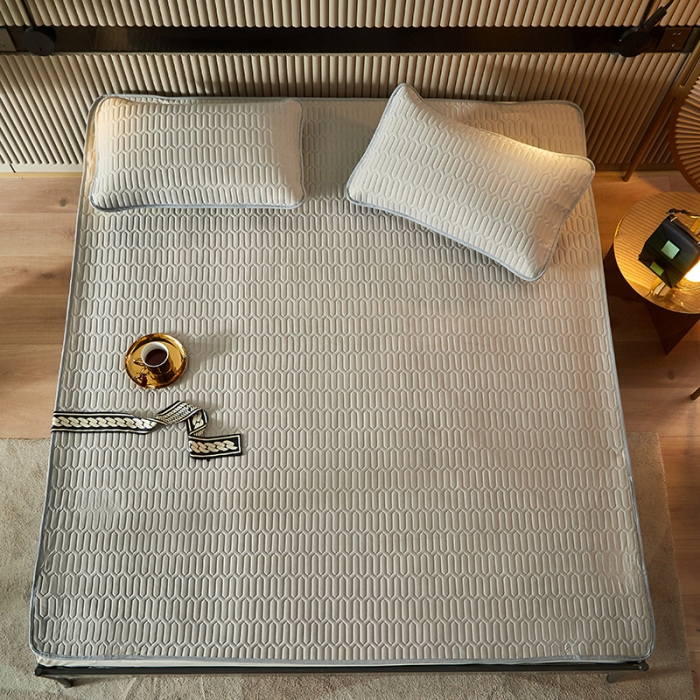 91家纺网 家纺一手货源 找家纺 凡客家居2021春夏凉感丝纯色乳胶凉席 哈伦（太空灰）