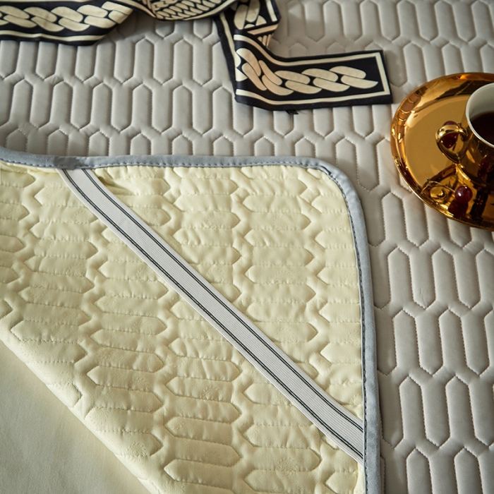 91家纺网 家纺一手货源 找家纺 凡客家居2021春夏凉感丝纯色乳胶凉席 哈伦（太空灰）