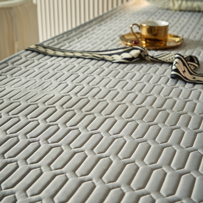 91家纺网 家纺一手货源 找家纺 凡客家居2021春夏凉感丝纯色乳胶凉席 哈伦（太空灰）