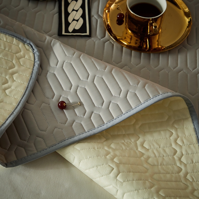 91家纺网 家纺一手货源 找家纺 凡客家居2021春夏凉感丝纯色乳胶凉席 哈伦（太空灰）