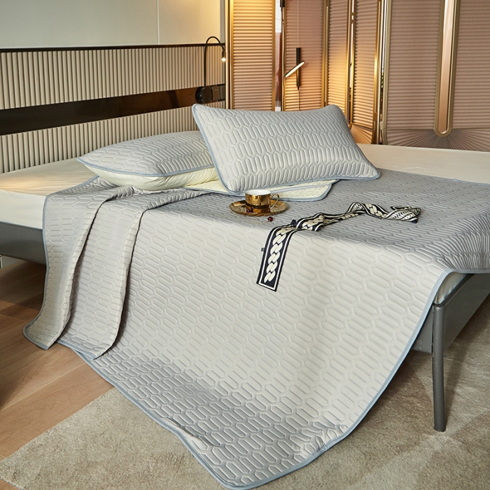 91家纺网 家纺一手货源 找家纺 凡客家居2021春夏凉感丝纯色乳胶凉席 哈伦（太空灰）