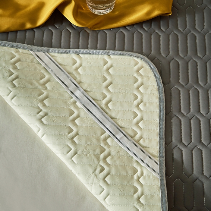 91家纺网 家纺一手货源 找家纺 凡客家居2021春夏凉感丝纯色乳胶凉席 哈伦（深灰）