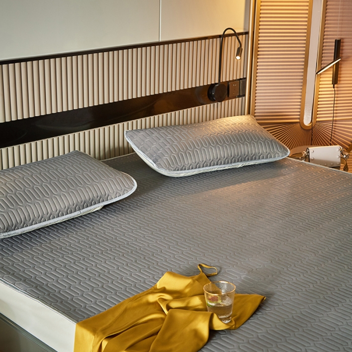 91家纺网 家纺一手货源 找家纺 凡客家居2021春夏凉感丝纯色乳胶凉席 哈伦（深灰）