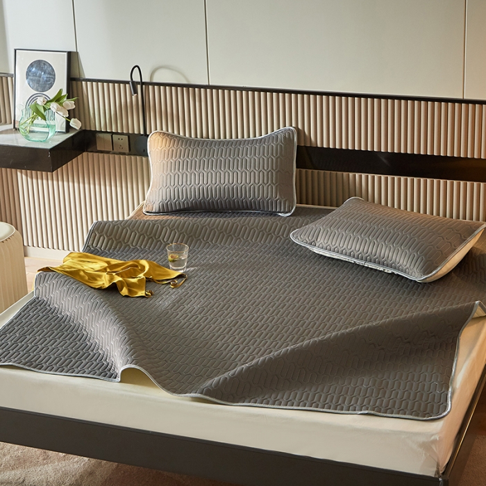 91家纺网 家纺一手货源 找家纺 凡客家居2021春夏凉感丝纯色乳胶凉席 哈伦（深灰）