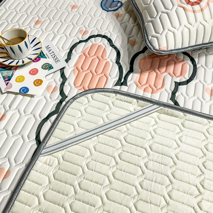 91家纺网 家纺一手货源 找家纺 慕尚2025新款乳胶凉席 草莓小兔