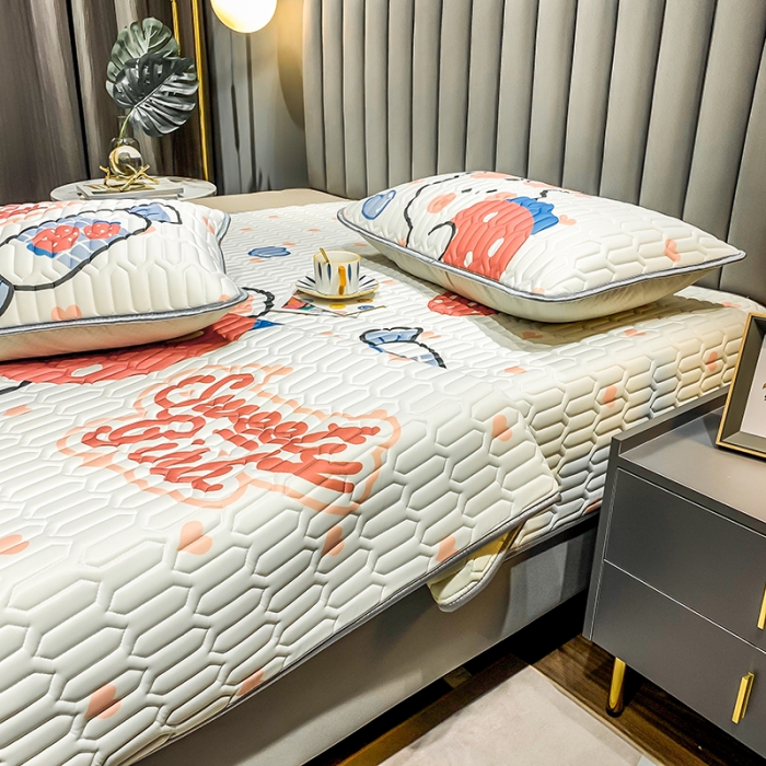 91家纺网 家纺一手货源 找家纺 慕尚2025新款乳胶凉席 草莓小兔