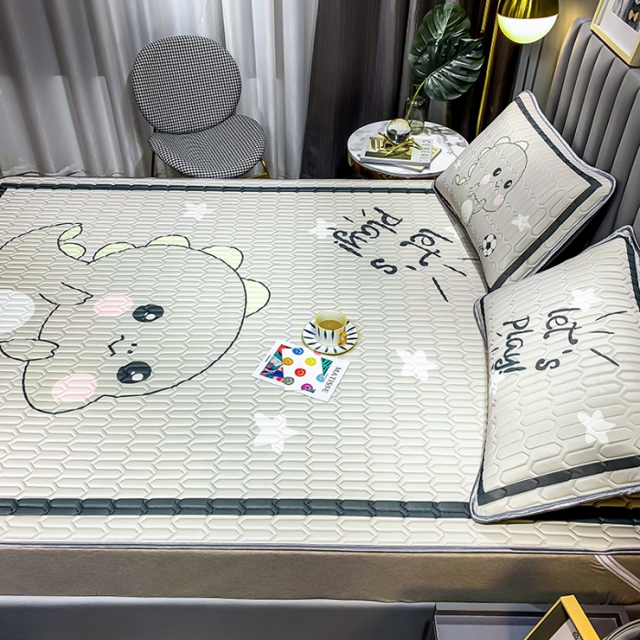 91家纺网 家纺一手货源 找家纺 慕尚2025新款乳胶凉席 恐龙踢球